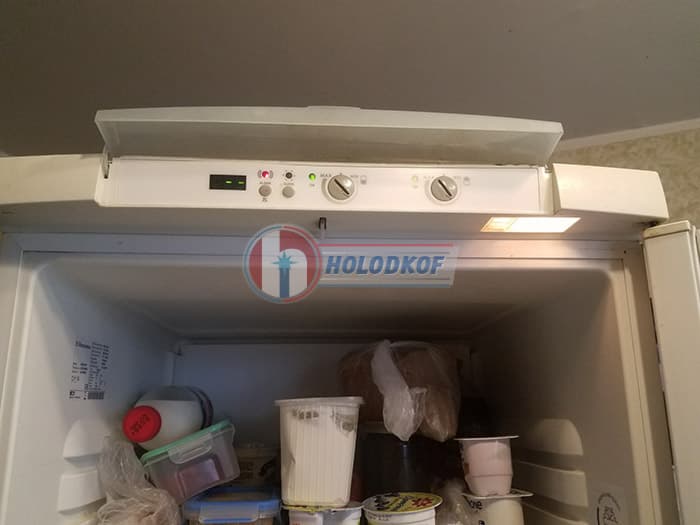 Ремонт холодильника Электролюкс ERB4109