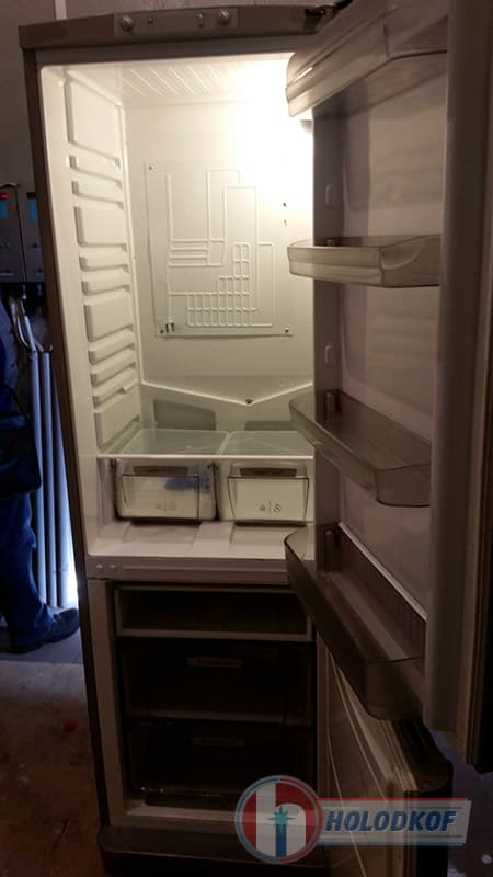 Ремонт холодильника Ariston MBA2185X.019